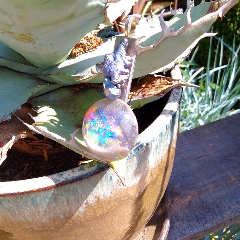 Artistan made Mixed metal And resin Can make One Sparkle Sun catcher
